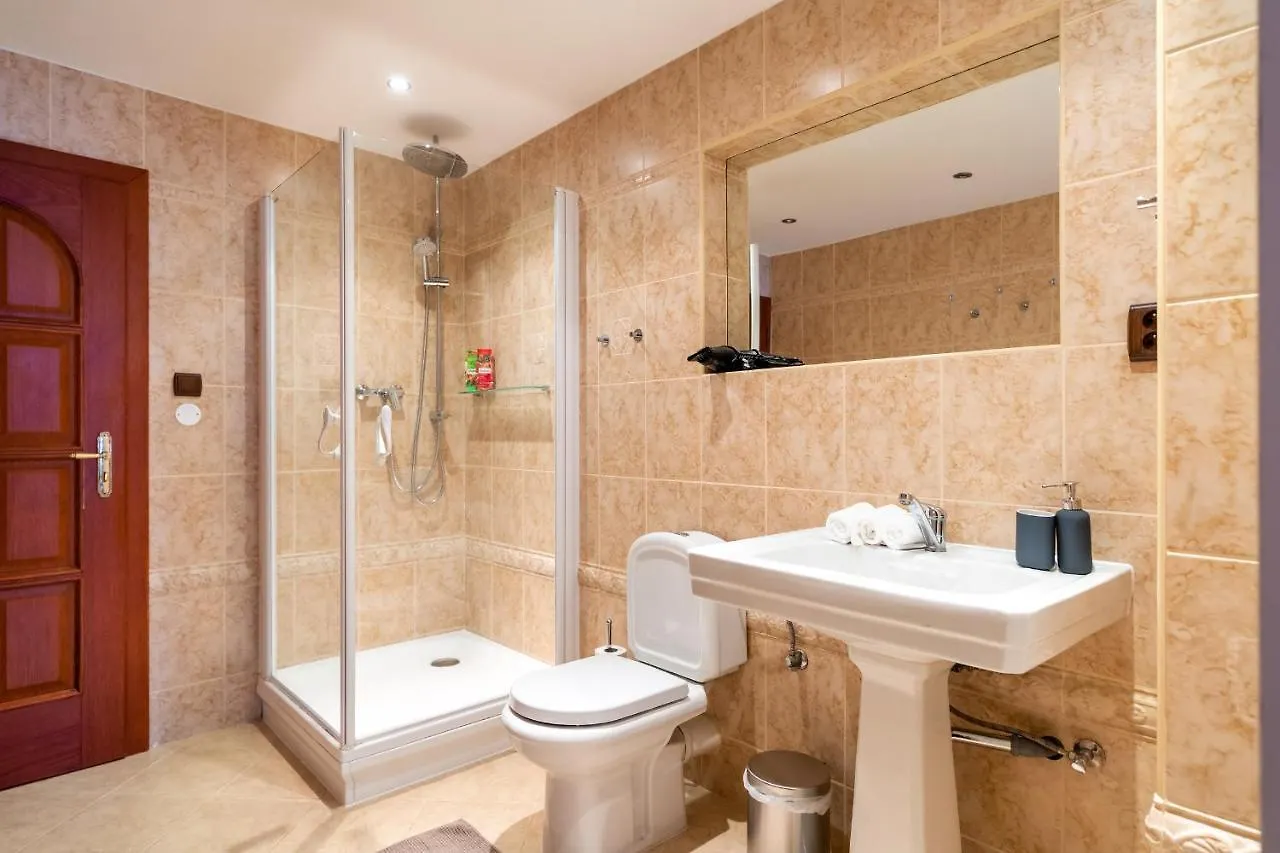 5Br 2Bath Masarykovo Nabrezi Apartment Prag
