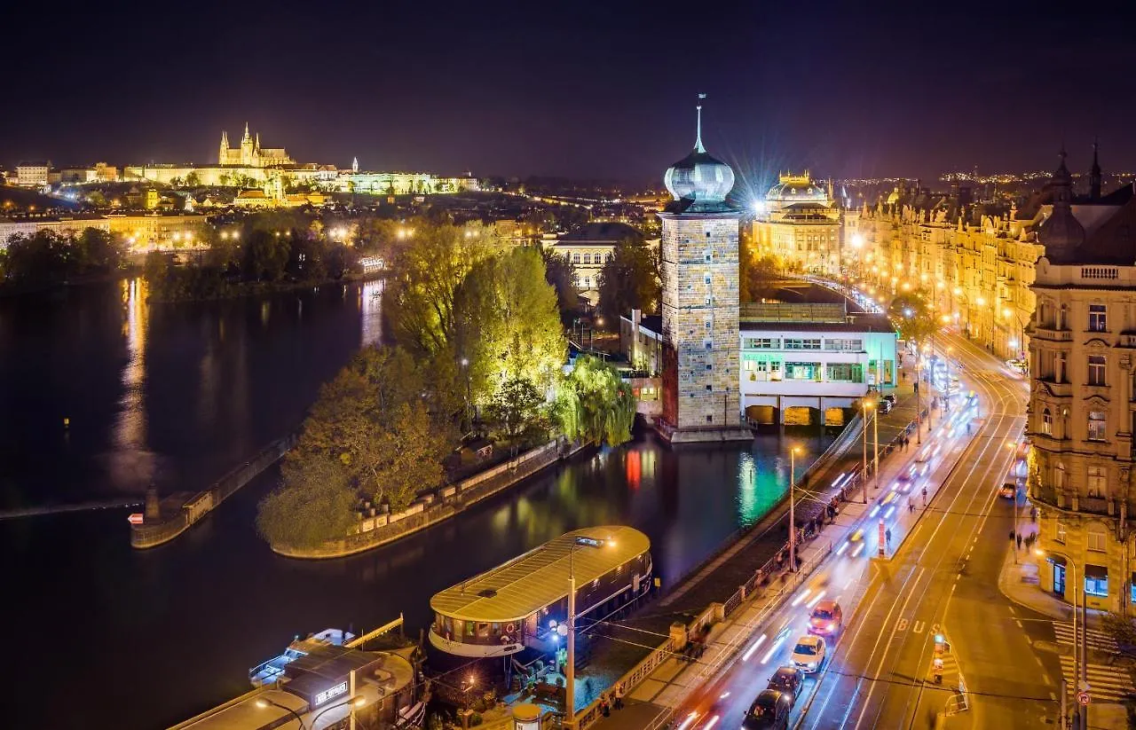 5Br 2Bath Masarykovo Nabrezi Apartment Prag