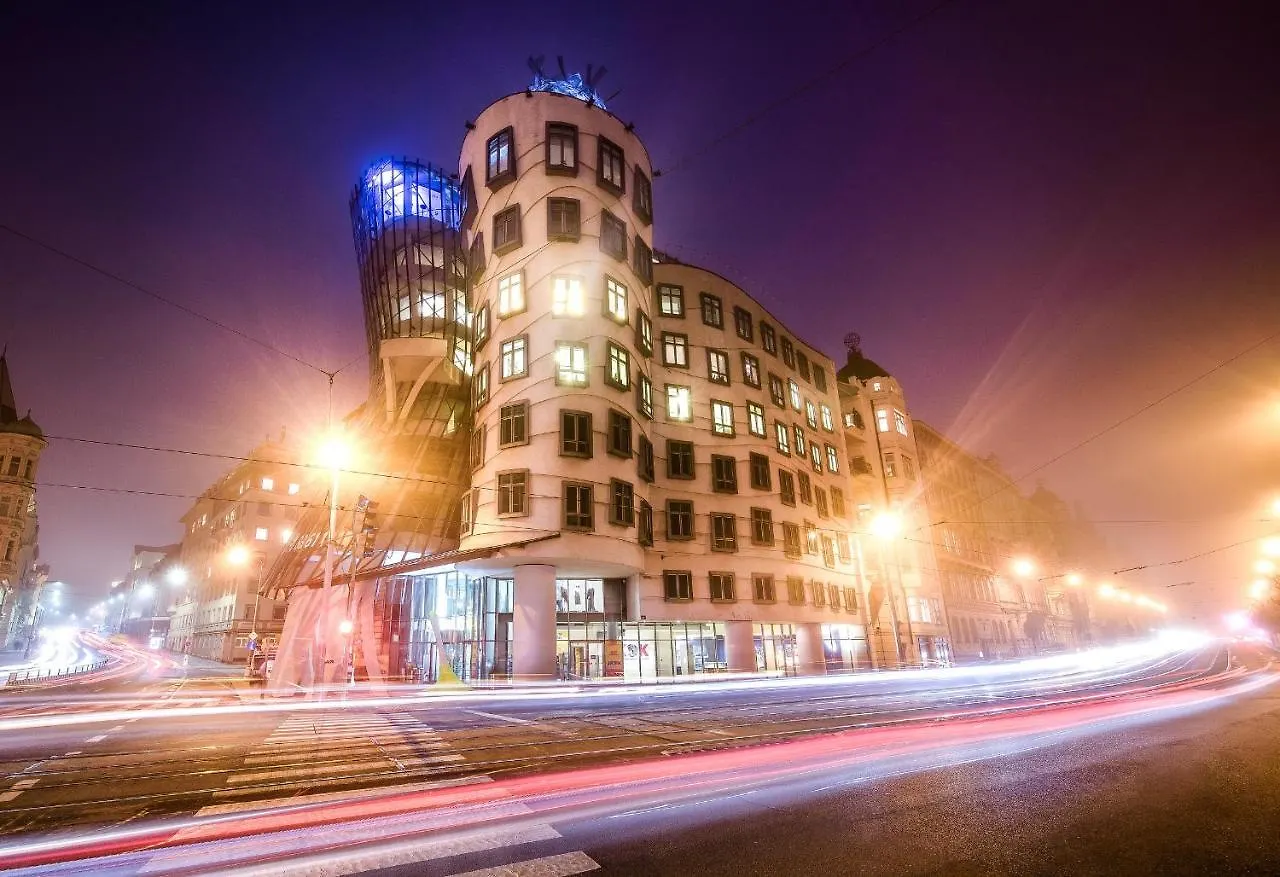 5Br 2Bath Masarykovo Nabrezi Apartment Prag